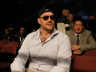 Tyson Fury announces retiremen...