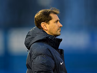 Manager vows to quit if team d...