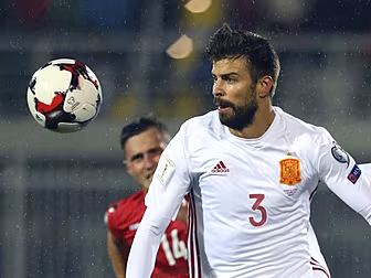 Gerard Pique announces retirem...