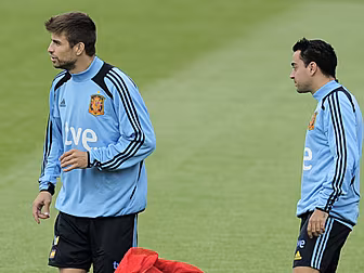 Xavi hits out at "absurd&#...
