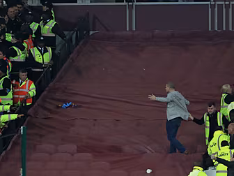 West Ham to ban 200 fans follo...