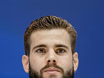 WATCH: Defender Nacho scores w...