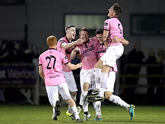 WATCH: Lee Chin on target as W...