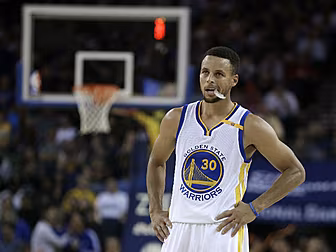 Steph Curry scores 13 three-po...