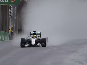 Lewis Hamilton clinches victor...