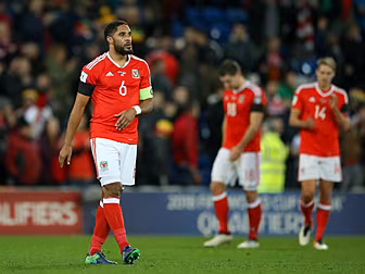 Ashley Williams insists qualif...