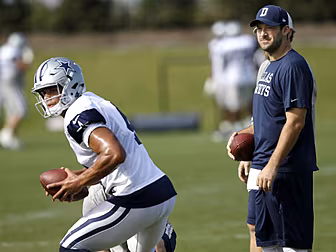 Tony Romo steps aside in Dalla...