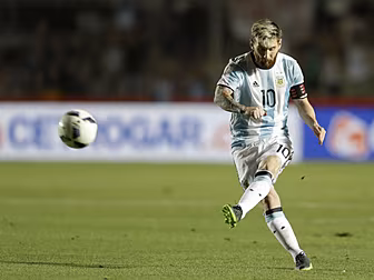 WATCH: Lionel Messi leads medi...