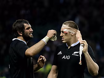 How Ireland handle TJ Perenara...