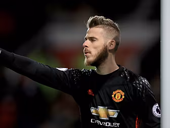 David De Gea pays tribute to f...