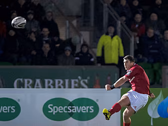 Munster fight back to edge out...