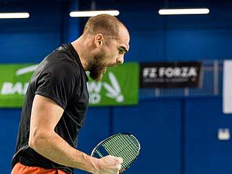 Scott Evans headed for the fin...