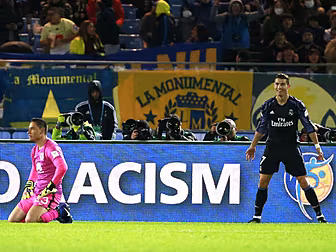 Real Madrid ease into Club Wor...