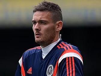 Celtic's Craig Gordon aimi...