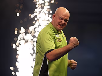 Michael van Gerwen sets new re...
