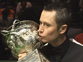 Snooker player Alfie Burden gi...