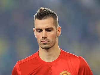 Morgan Schneiderlin moves clos...