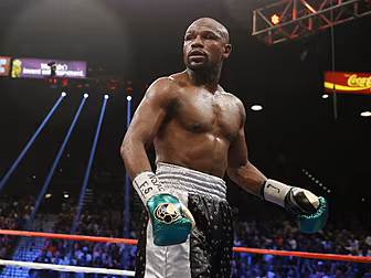 Floyd Mayweather claims he off...