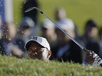 Tiger Woods off to a shaky sta...