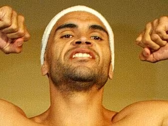 Aboriginal boxer refuses to st...