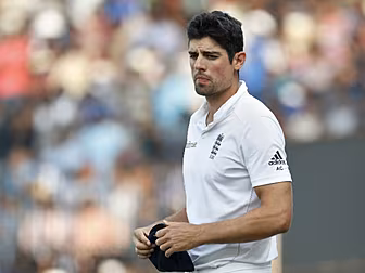 Alastair Cook steps down as En...