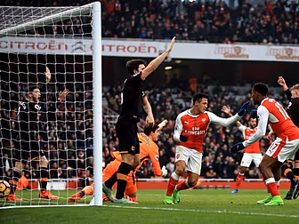 Clattenburg apologised for San...