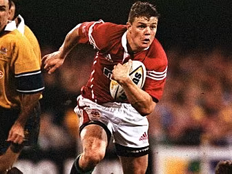 Brian O'Driscoll looks bac...