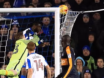 Freak goal helps Newcastle ret...