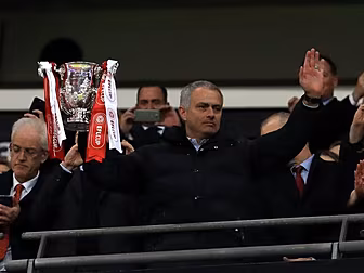 Mourinho praises Southampton E...