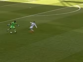 WATCH: Ajax goalkeeper turns f...