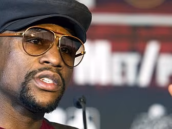 Floyd Mayweather continues war...