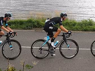 Team Sky cyclists publicly bac...