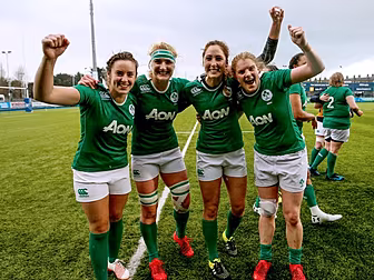 Irish female athletes celebrat...