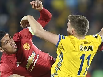 Man United take slender advant...