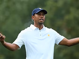 Tiger Woods pulls out of Arnol...