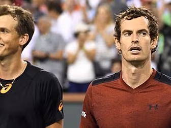 Andy Murray suffers shock defe...