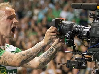 Leigh Griffiths takes the posi...