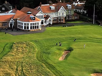 Muirfield votes to allow femal...
