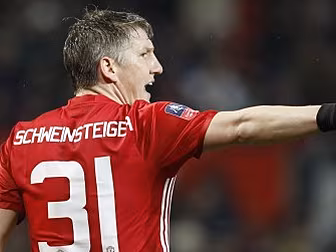 Bastian Schweinsteiger seals M...