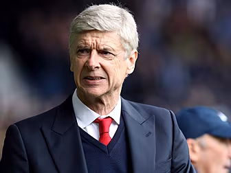 Arsene Wenger remains tight-li...