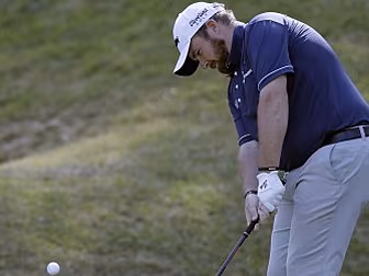 Shane Lowry halves opening mat...