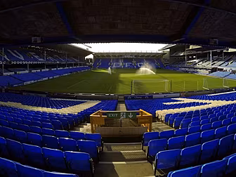 Everton take big step towards...