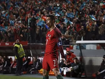 Cristiano Ronaldo scores his 7...