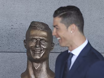 Ronaldo statue-maker defends b...