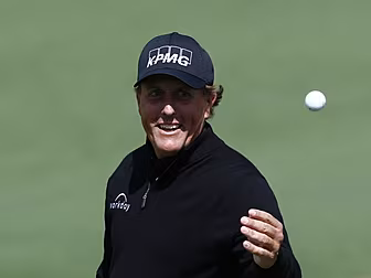 WATCH: Phil Mickelson's ea...