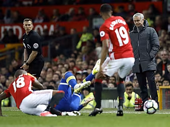 John Giles contrasts Mourinho...