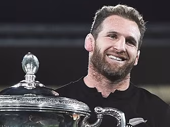 Kieran Read returns from injur...