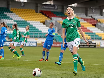 Stephanie Roche scores as Irel...