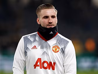 Luke Shaw defends Mourinho des...