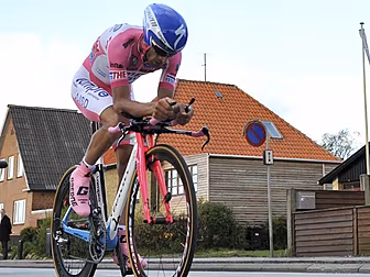Italian cyclist dies in traini...
